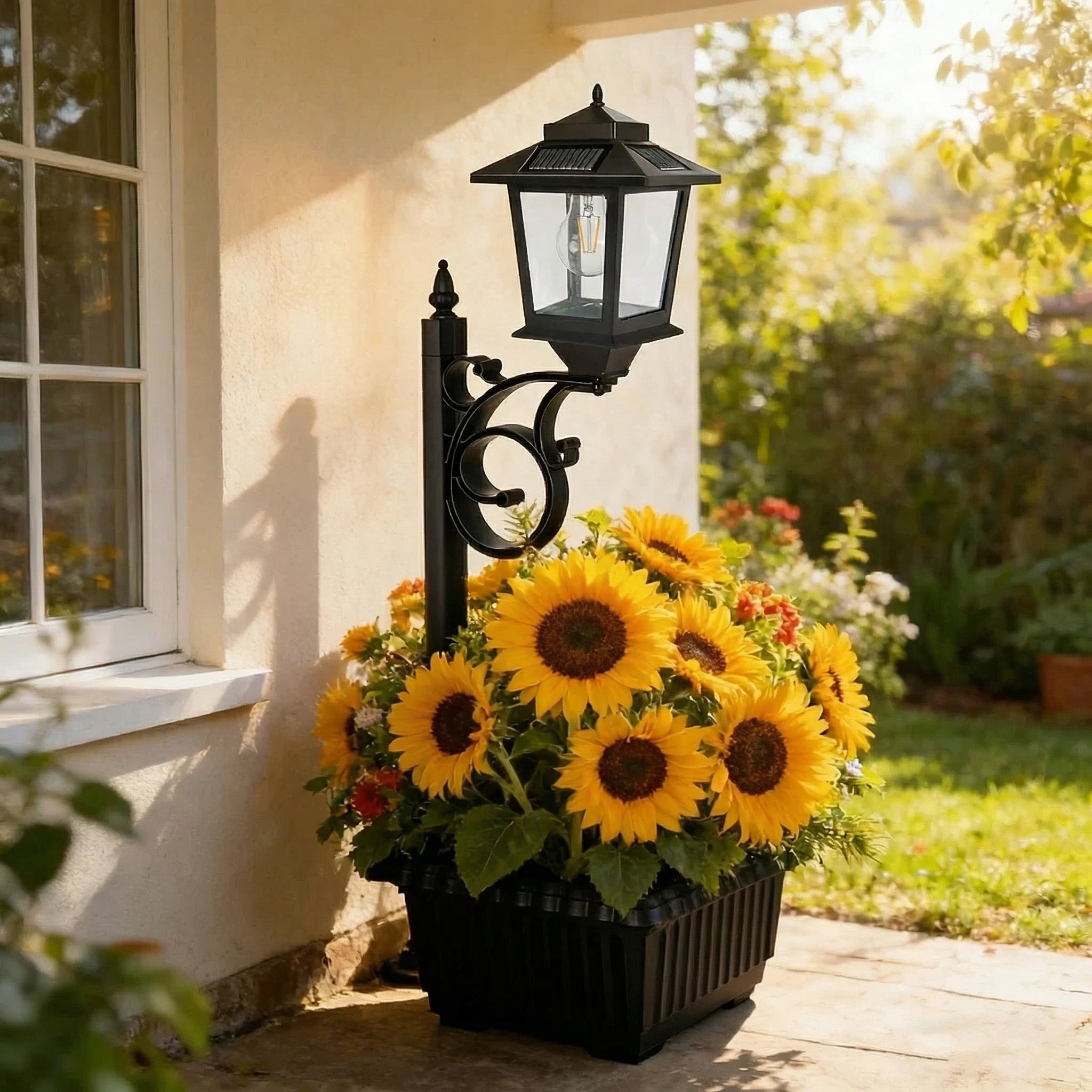 Vori™ Solar Planter Post